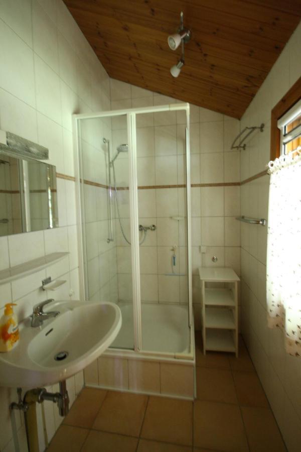 Bungalow; Haus 111 Ferienpark Twistesee, Бад Аролзен Екстериор снимка